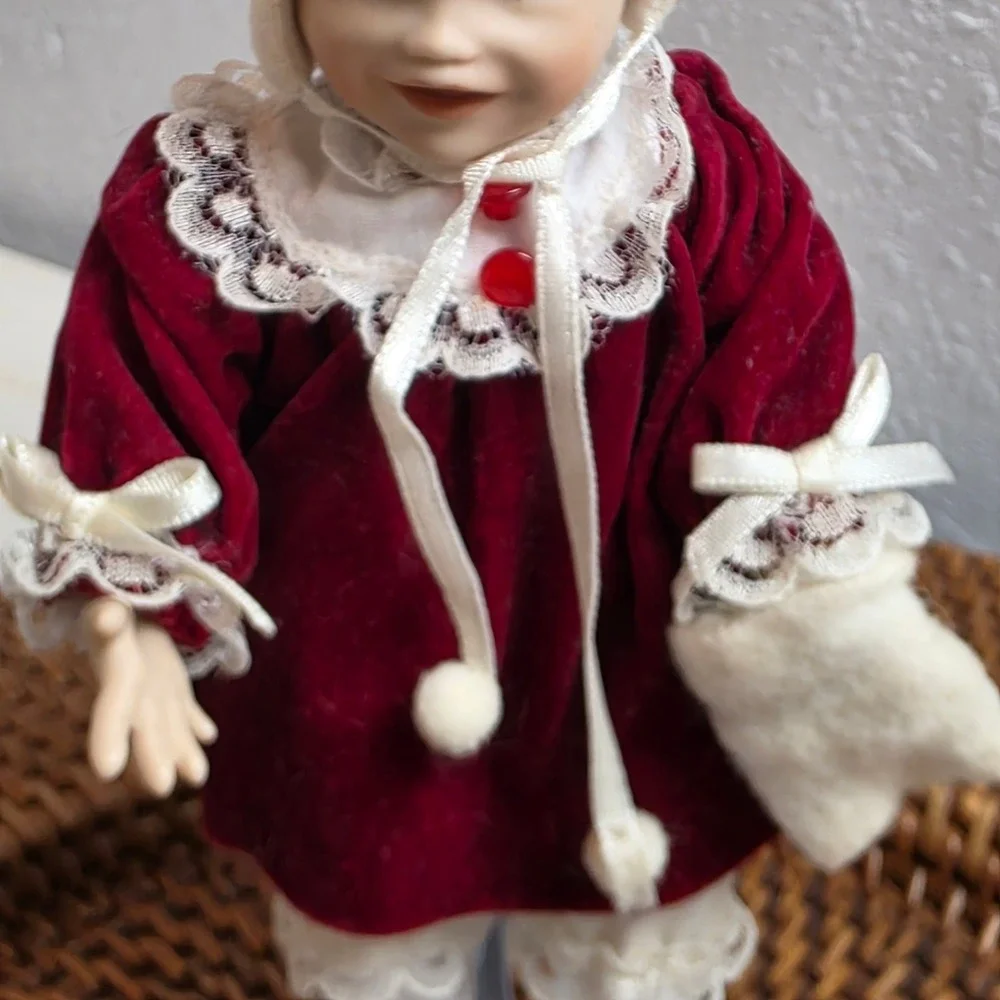 1990s Ashton-Drake Galleries Picture Perfect Baby 'Jennifer' Red Velvet‎ Bonnet